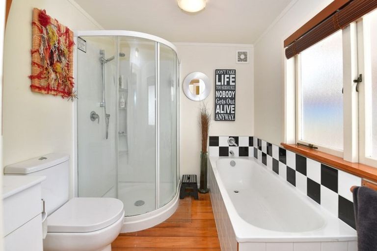 Photo of property in 28 Puriri Street, Helensville, 0800