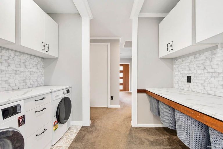 Photo of property in 22 Kaurilands Road, Titirangi, Auckland, 0604