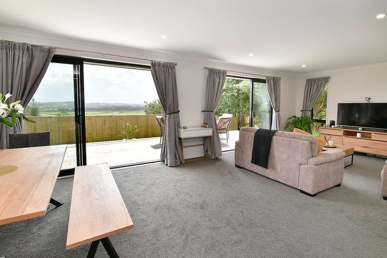 Photo of property in 35 St James Avenue, Helensville, 0800