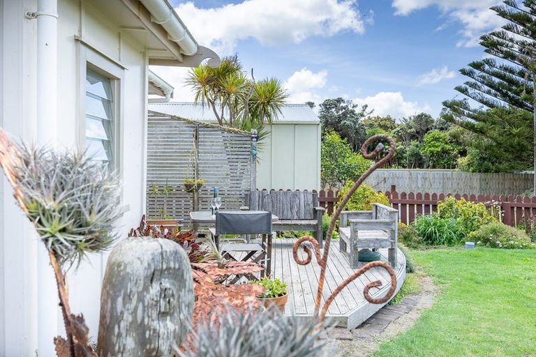 Photo of property in 23 Kelly Street, Baylys Beach, Dargaville, 0377