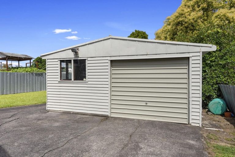 Photo of property in 121 Vodanovich Road, Te Atatu South, Auckland, 0610