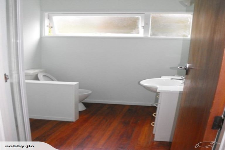 Photo of property in 23f6 Collins Avenue, Tawa, Wellington, 5028