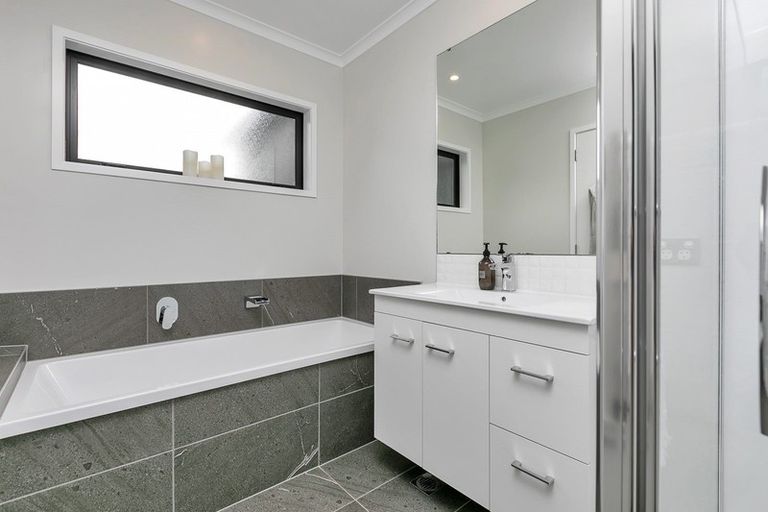 Photo of property in 33 Mapou Road, Hobsonville, Auckland, 0616