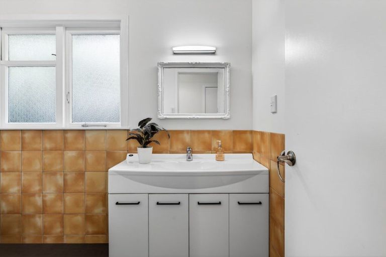 Photo of property in 1/11 Chester Street, Taradale, Napier, 4112