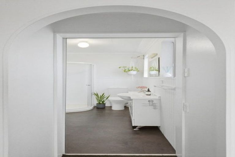 Photo of property in 327 Carrington Street, Vogeltown, New Plymouth, 4310
