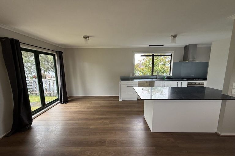 Photo of property in 2/14 Moxham Grove, Massey, Auckland, 0614