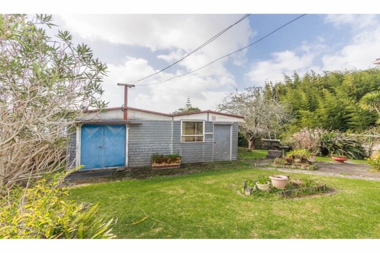 Photo of property in 8 Sarona Avenue, Glen Eden, Auckland, 0602
