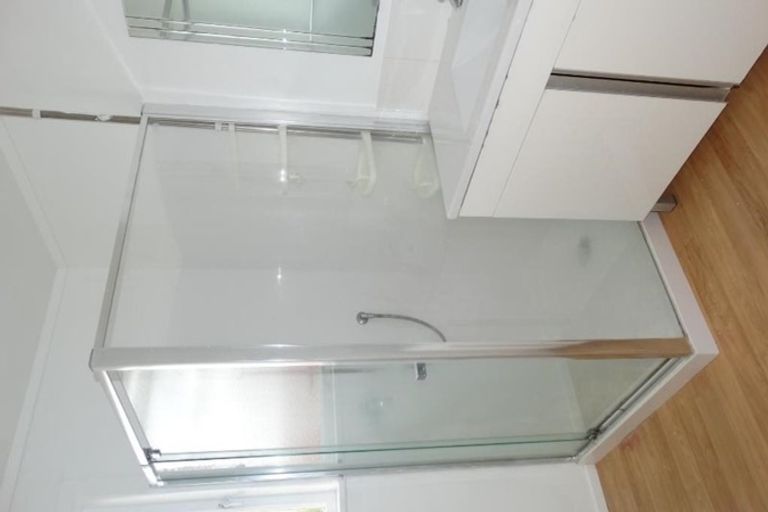 Photo of property in 2 Geordie Street, Henderson, Auckland, 0612