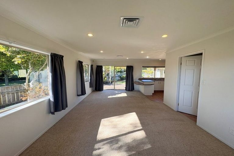 Photo of property in 28 Arataki Road, Havelock North, 4130