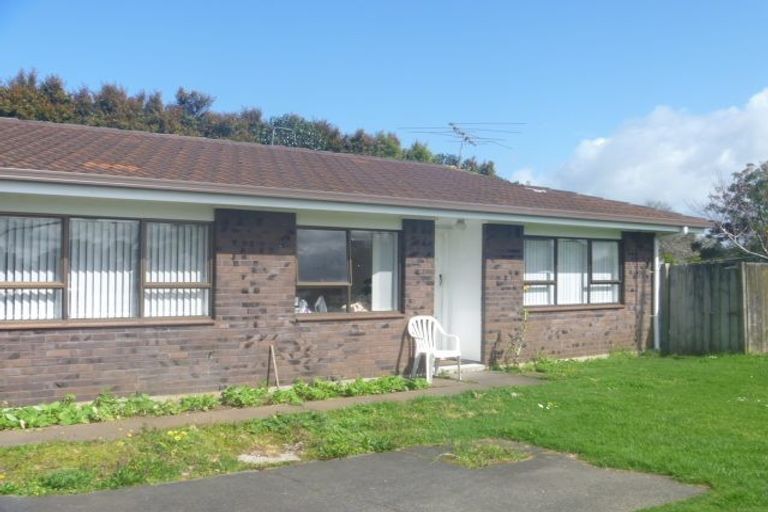 Photo of property in 1/2 Walter Strevens Drive, Conifer Grove, Takanini, 2112