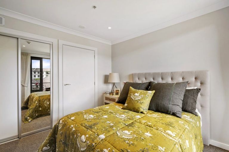 Photo of property in 4/30 Ambassador Glade, Orewa, 0931