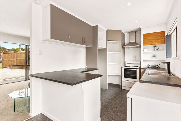 Photo of property in 2/14 Matama Road, Glen Eden, Auckland, 0602