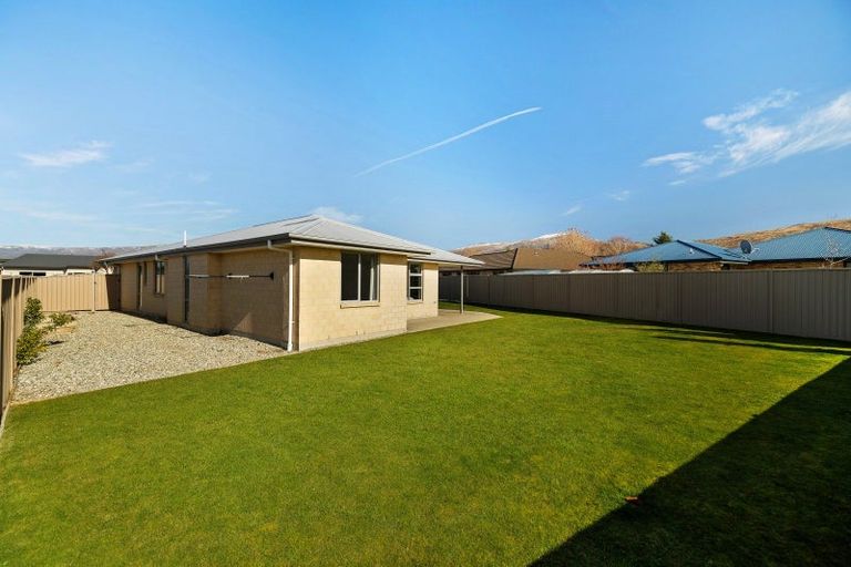 Photo of property in 12 Crabbe Place, Cromwell, 9310