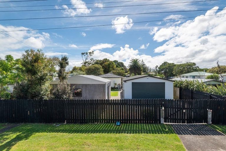 Photo of property in 7 Parakai Avenue, Parakai, 0830