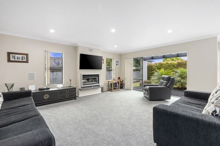 Photo of property in 21 Newbury Place, Schnapper Rock, Auckland, 0632