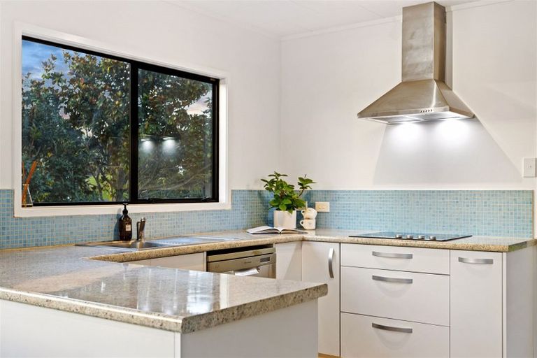 Photo of property in 1/9 Darcy Place, Massey, Auckland, 0614