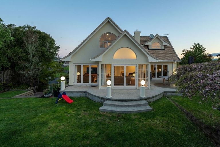 Photo of property in 6 Tupara Crescent, Kawaha Point, Rotorua, 3010