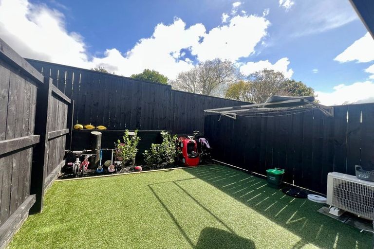 Photo of property in 4/8 Valron Road, Te Atatu South, Auckland, 0602