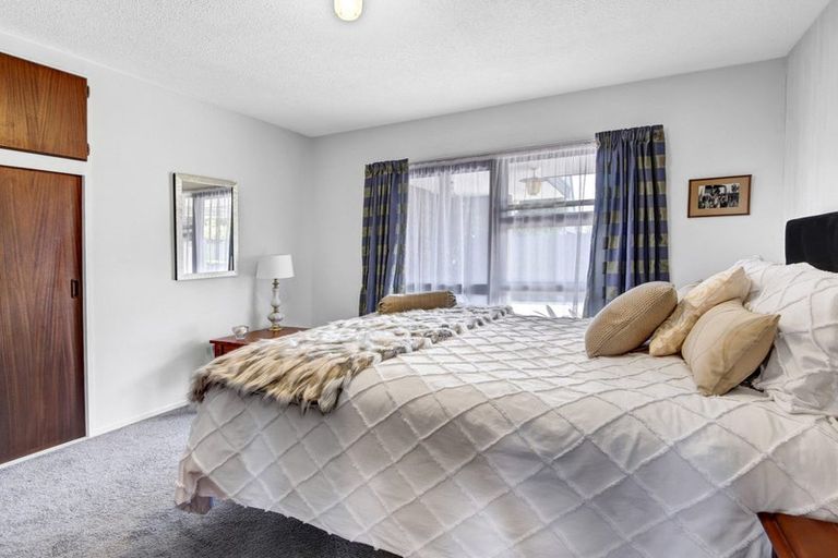 Photo of property in 1/14 Gatonby Place, Avonhead, Christchurch, 8042