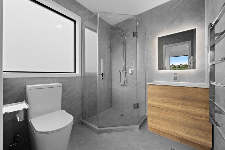 Photo of property in 37 Paina Crescent, Massey, Auckland, 0614