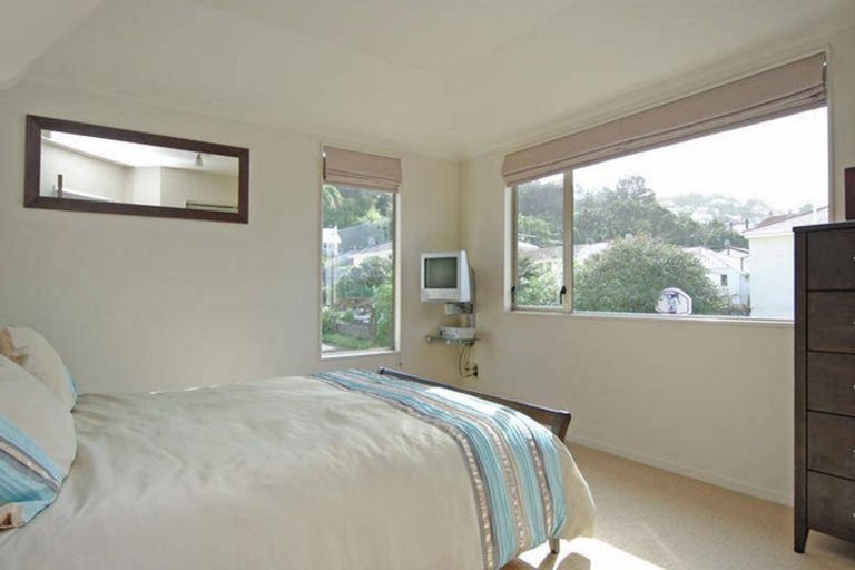 Photo of property in 2/131 Queens Drive, Lyall Bay, Wellington, 6022