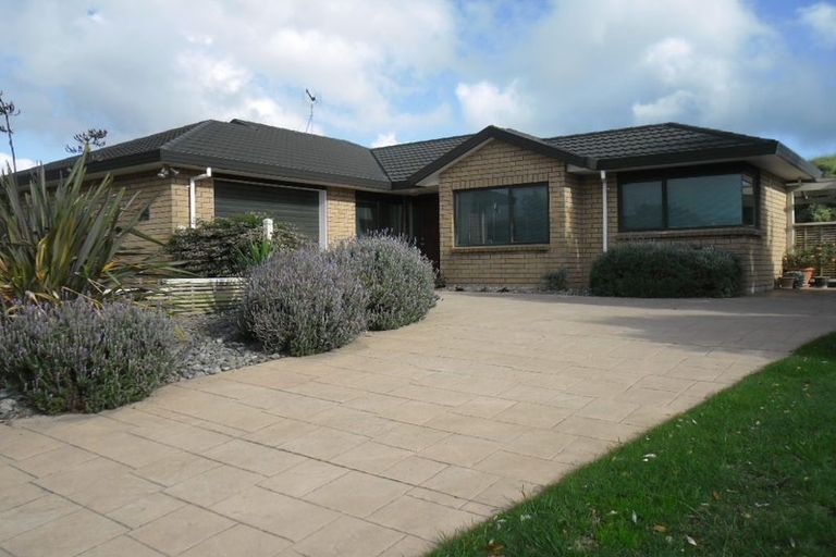 Photo of property in 143 Realm Drive, Paraparaumu, 5032
