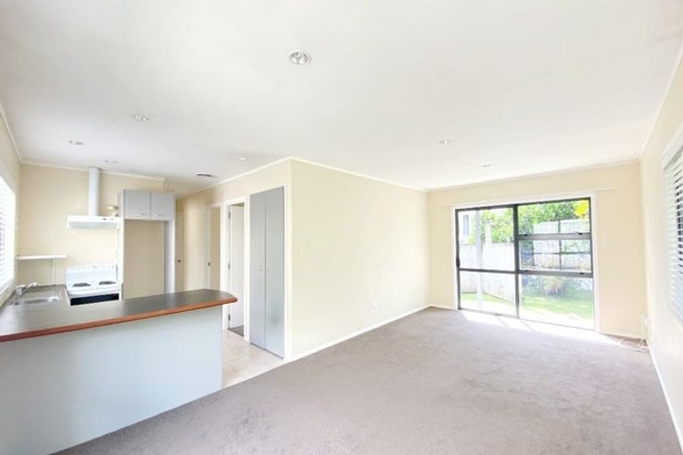 Photo of property in 67 Beach Road, Te Atatu Peninsula, Auckland, 0610