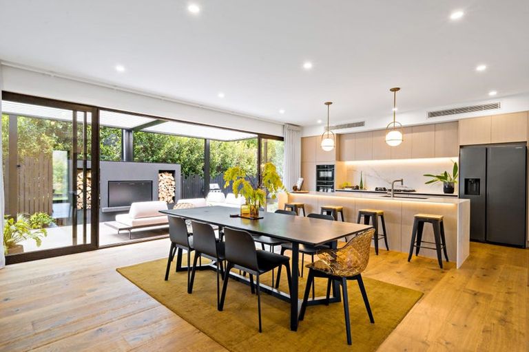 Photo of property in 21 Oscar Road, Greenhithe, Auckland, 0632