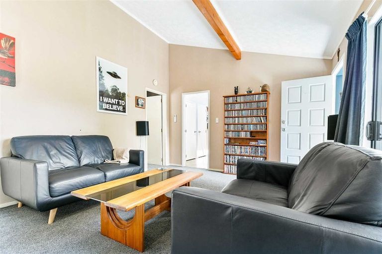 Photo of property in 77 Meadowvale Rise, Titirangi, Auckland, 0604