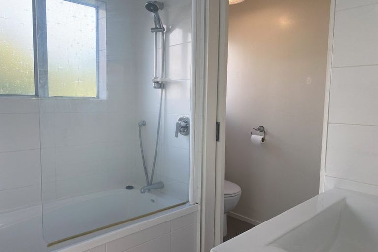 Photo of property in 43a Marellen Drive, Red Beach, 0932