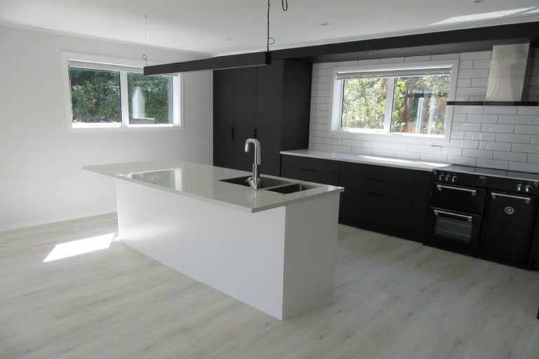 Photo of property in 12 Vista Crescent, Maoribank, Upper Hutt, 5018