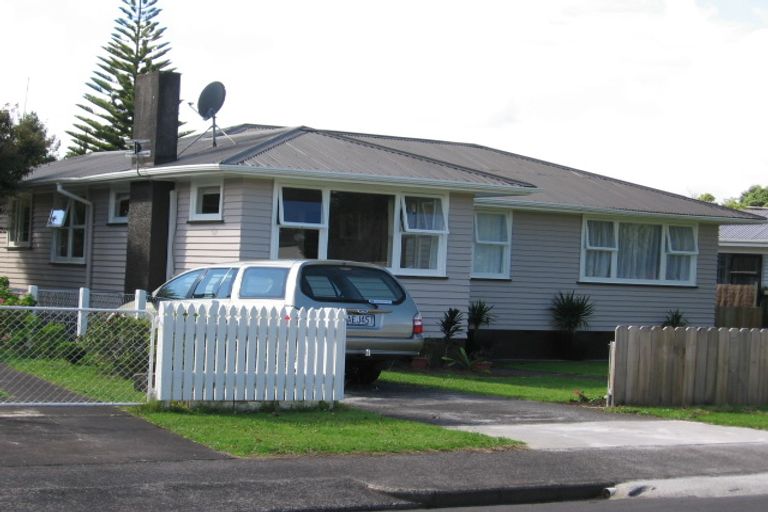 Photo of property in 7 Bridgens Avenue, Te Atatu Peninsula, Auckland, 0610