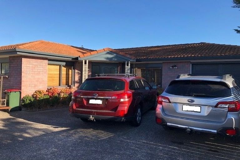 Photo of property in 2/55 Northcote Road, Hillcrest, Auckland, 0627