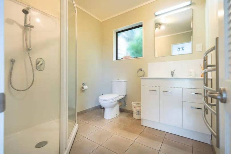 Photo of property in 10 Tio Tio Road, Miramar, Wellington, 6022