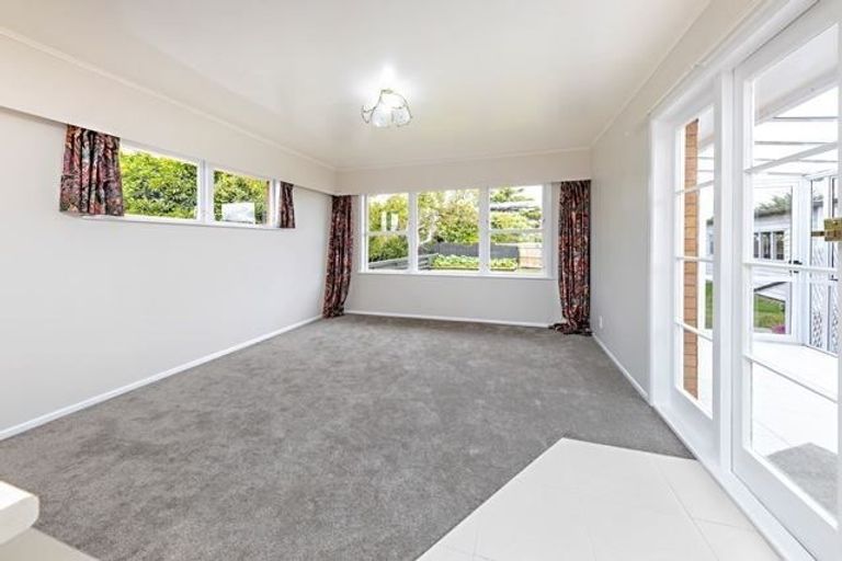 Photo of property in 15 Salas Place, Papakura, 2110