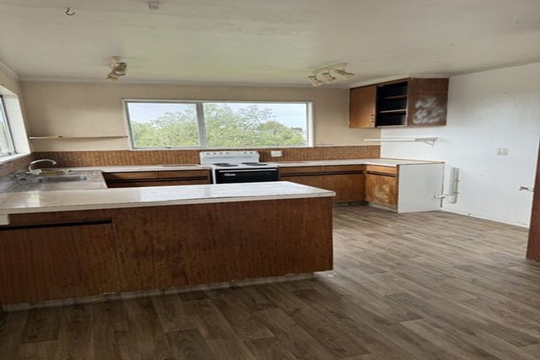 Photo of property in 2/25 Gill Avenue, Te Atatu Peninsula, Auckland, 0610