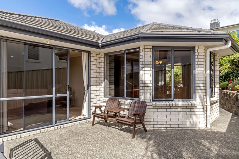 Photo of property in 66 Grovenor Drive, Orewa, 0931