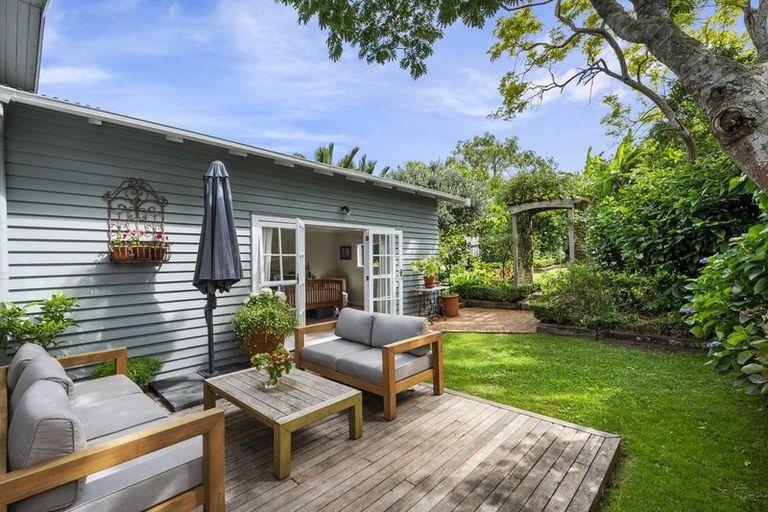 Photo of property in 15 Duders Avenue, Devonport, Auckland, 0624