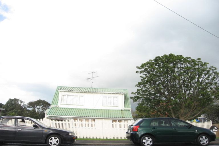 Photo of property in 109 Mellons Bay Road, Mellons Bay, Auckland, 2014