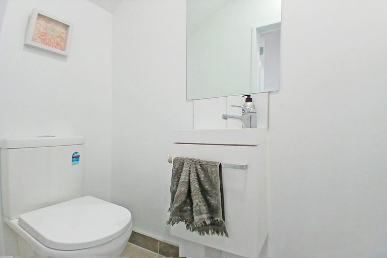 Photo of property in 18 Eileen Newey Place, Henderson, Auckland, 0612