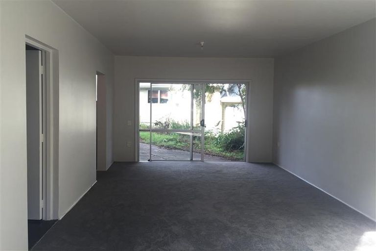 Photo of property in 21 Cheval Drive, Totara Vale, Auckland, 0629