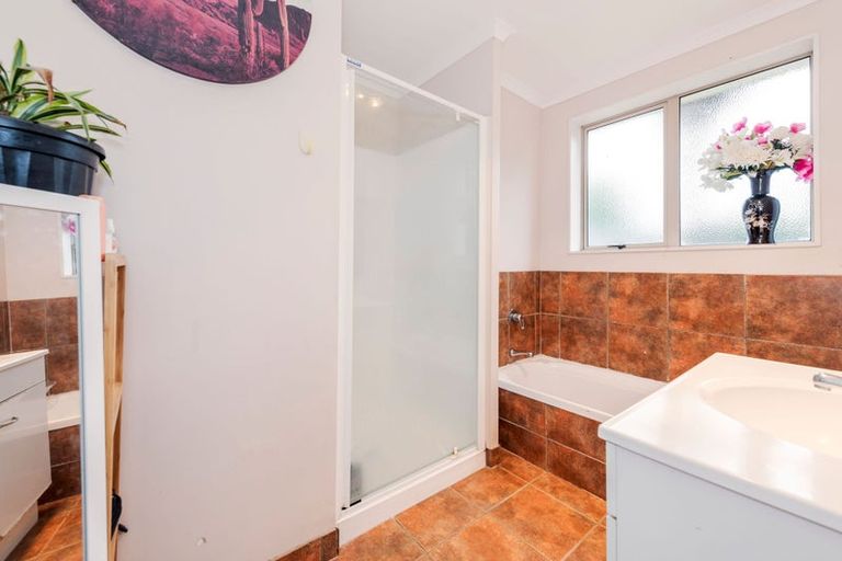 Photo of property in 13 Piriti Place, Weymouth, Auckland, 2103