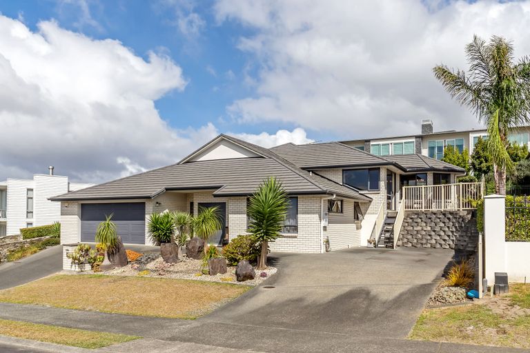 Photo of property in 66 Grovenor Drive, Orewa, 0931