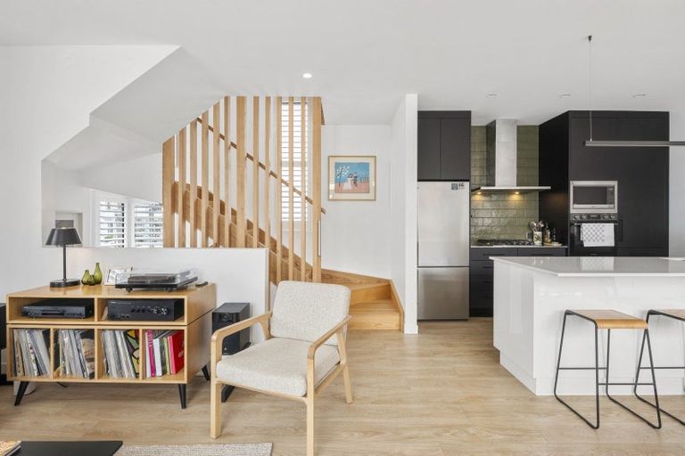 Photo of property in 4a Armour Avenue, Mount Victoria, Wellington, 6011