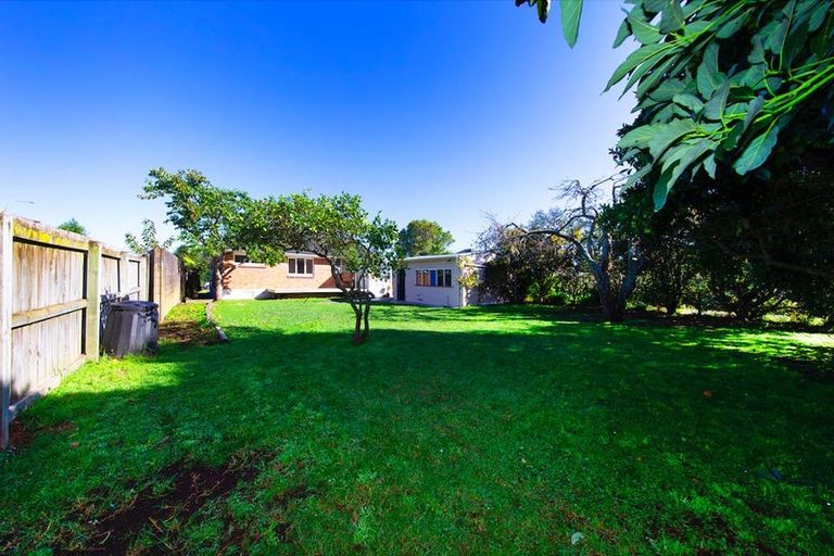 Photo of property in 3 Roby Street, Te Atatu Peninsula, Auckland, 0610