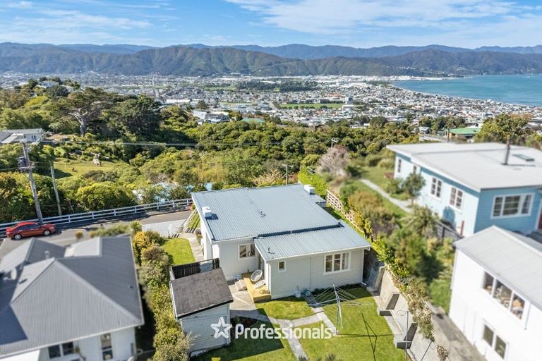 Photo of property in 17 Maungaraki Road, Korokoro, Lower Hutt, 5012