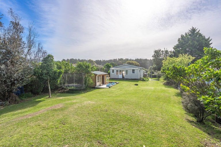Photo of property in 15 Drake Street, Waikawa Beach, Manakau, 5573