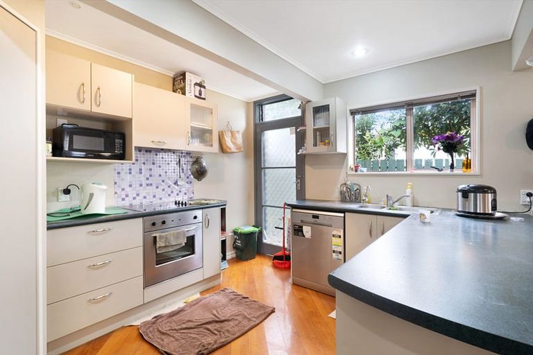 Photo of property in 4/90 Lynwood Road, New Lynn, Auckland, 0600