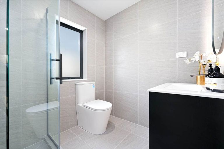 Photo of property in 64d Triangle Road, Massey, Auckland, 0614