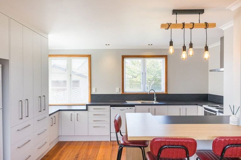 Photo of property in 20 Milton Street, Roslyn, Palmerston North, 4414